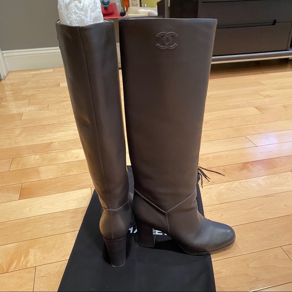 Chanel dark grey boots - Picture 2 of 13